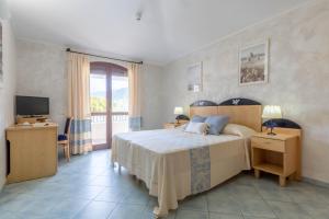 Postel nebo postele na pokoji v ubytování Hotel Villa del Mare Solanas