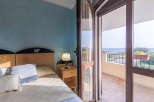 En eller flere senge i et værelse på Hotel Villa del Mare Solanas