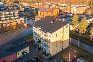 タンペレにあるValoisa parvekkeellinen kaksio, oma parkkipaikkaの建物のある都市の航空写真