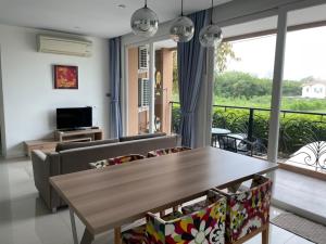 TV a/nebo společenská místnost v ubytování Atlantis Condo Resort jomtien