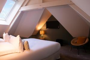 Cama ou camas em um quarto em Le Celtique & Spa