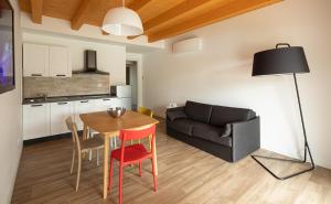Agriturismo ai Due Leoni的厨房或小厨房