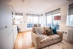 Luxe & Stylish 1 & 2 Bed Flats Slough by Opulent