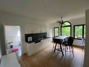 a kitchen and dining room with a table and chairs at Forsthaus in Crimmitschau