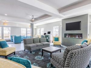 TV/trung tâm giải trí tại La Quinta by Wyndham Kansas City Airport