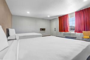 Postel nebo postele na pokoji v ubytování Motel 6-Ukiah, CA - North