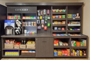 Supermarket nebo jiné obchody v  hotelu nebo okolí