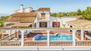 een villa met een zwembad en een huis bij Rustica s'Aranjassa in Palma de Mallorca