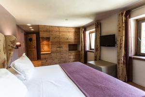 Postel nebo postele na pokoji v ubytování Chalet Eden Eco Hotel, Restaurant & Wellness
