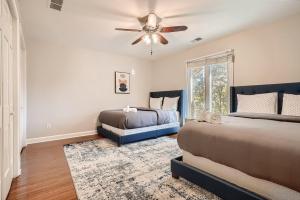 Afbeelding uit fotogalerij van Edgewater Estate - 5 Bdrm Sleeps 10 - Near It All in Atlanta