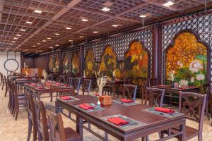 Restoran või mõni muu söögikoht majutusasutuses Tam Chuc Complex
