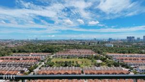 ジョホールバルにあるPalazio Serviced Apartment in Mount Austin near Aeon IKEA Toppen HSIの多くの建物が並ぶ街並み