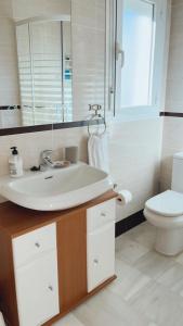 Łazienka w obiekcie CASA BAIANA - Dúplex en Costa Ballena