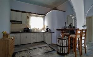 A kitchen or kitchenette at Villa Christa