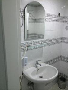 Ένα μπάνιο στο Mutado Hotel