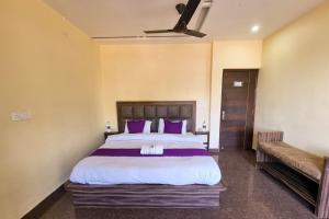Letto o letti in una camera di JK Hotel Dharamshala