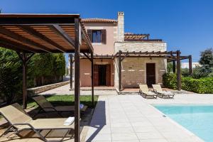 The swimming pool at or close to Kalimera villas