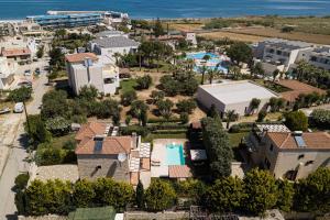 The swimming pool at or close to Kalimera villas