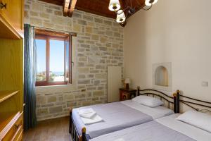 A bed or beds in a room at Kalimera villas