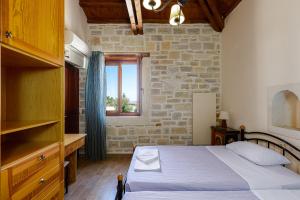 A bed or beds in a room at Kalimera villas
