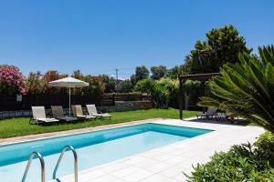 The swimming pool at or close to Kalimera villas