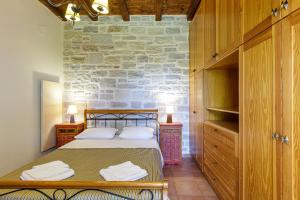 A bed or beds in a room at Kalimera villas