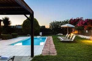 The swimming pool at or close to Kalimera villas