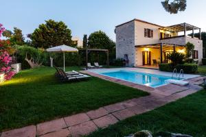 The swimming pool at or close to Kalimera villas
