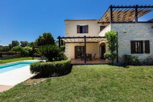 The swimming pool at or close to Kalimera villas
