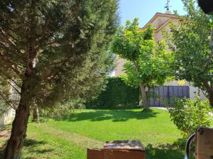 Vonkajšia záhrada v ubytovaní Casa Rural La Cija del Abuelo a 1 hora de Madrid
