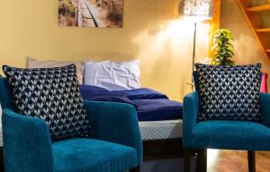 Posedenie v ubytovaní Cherry Blossom Designer Apartment in the Center With Free Parking