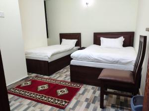 Letto o letti in una camera di Pashupati View Hotel