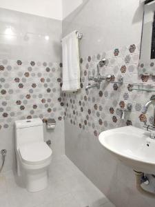 Ванная комната в Pashupati View Hotel