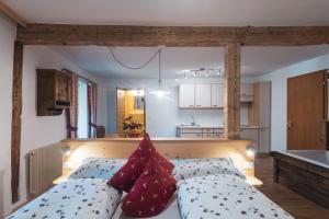 Un pat sau paturi într-o cameră la Huberhof