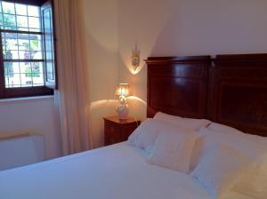 Tempat tidur dalam kamar di Masseria Torremossa