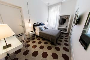 a bedroom with a bed and a checkered floor at Rhegion B&B in Reggio di Calabria