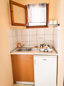 A kitchen or kitchenette at Celeste Golden Beach