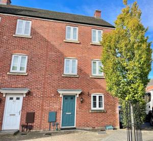 Gallery image of 5 Bed House in Gloucester in Hucclecote