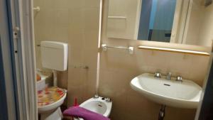 Nice Lake view apartment的一间浴室