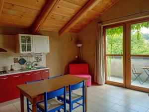 A kitchen or kitchenette at I Conti della Serva