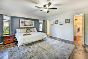 Voodi või voodid majutusasutuse Port Charlotte Retreat with Heated Pool and Spa! toas