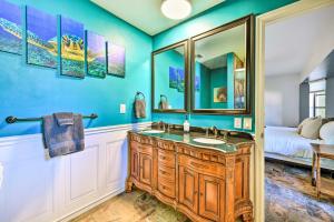 Foto sihtkohas North Port asuva majutusasutuse Port Charlotte Retreat with Heated Pool and Spa! galeriist