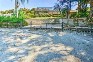 Foto sihtkohas North Port asuva majutusasutuse Port Charlotte Retreat with Heated Pool and Spa! galeriist