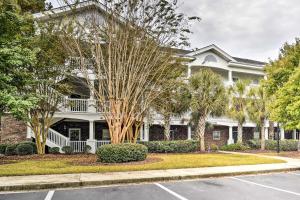 Gallery image of Bright and Airy Resort Condo Golf, Shop and Swim in North Myrtle Beach