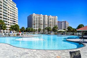 Piscina a Bright and Airy Resort Condo Golf, Shop and Swim o a prop