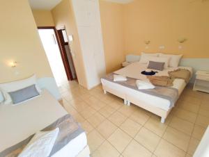A bed or beds in a room at Celeste Golden Beach