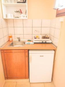 A kitchen or kitchenette at Celeste Golden Beach