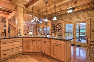 Whits End Smoky Mtn Home with Hot Tub and 300 Views