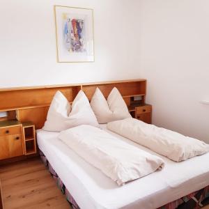 a bedroom with two beds with white pillows at Ferienwohnung Frieda in Sillian