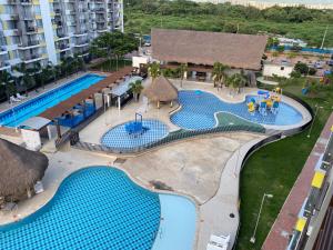 an overhead view of a pool at a resort at Espectacular Apartamento VIP - 2 Hab. Ricaurte in Ricaurte